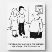 寝室にダーツボード。漫画おもしろい フォトプラーク (正面)