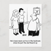 寝室にダーツボード。漫画おもしろい ポストカード (正面)