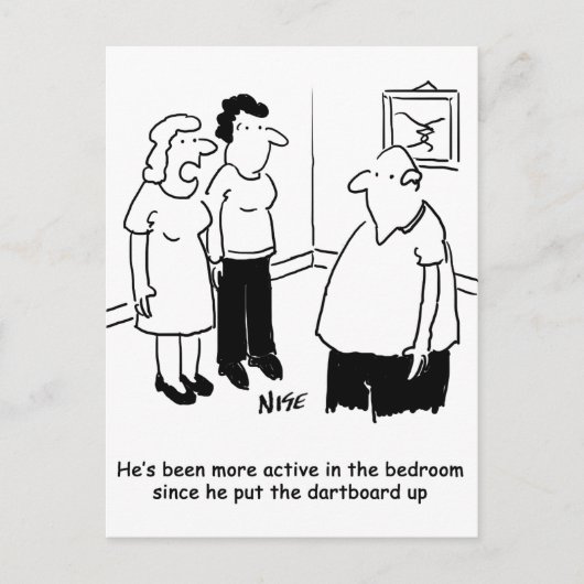 寝室にダーツボード。漫画おもしろい ポストカード (正面)
