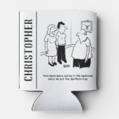 寝室にダーツボード。漫画おもしろい 缶クーラー (裏面)