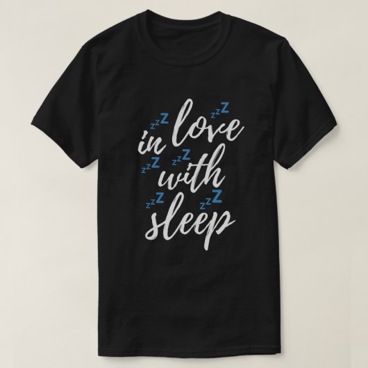寝巻きシャツ、シャツ、寝巻きシャツに惚れている Tシャツ (デザイン正面)