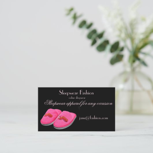 寝間着の服装の洋品店 名刺 (スタンド正面)