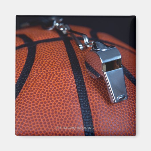 審判の笛が人の上に乗る マグネット (正面)