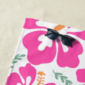 審美的なピンクのハイビスカス反復パターン ビーチタオル (インサイチュ)