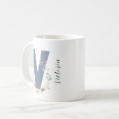 審美的な水の色のフローラ文字Vモノグラム コーヒーマグカップ (正面左)