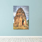 寺の入り口に立つ僧 キャンバスプリント (インサイチュ (ウッドフロア))