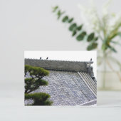 寺の屋根のカラス ポストカード (スタンド正面)