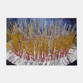 寺の香 – チョンティエン、雲南省、中国 ドアマット