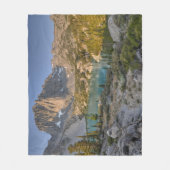 寺院の岩山および第2湖 フリースブランケット (正面)