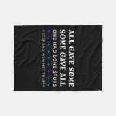 対して与え骨の棘のある退役軍人もあった フリースブランケット (正面(横))