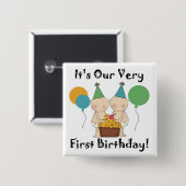 対のベビーの第1誕生日のTシャツおよびギフト 缶バッジ (正面&裏面)