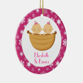 対の女の子のパーソナライズなクリスマスの記念品のギフト セラミックオーナメント (右)