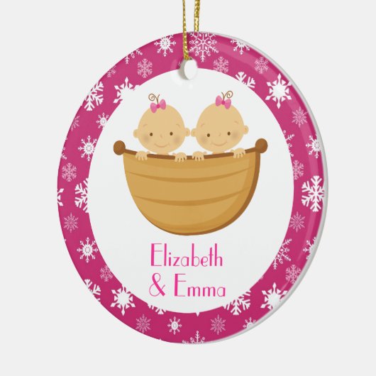 対の女の子のパーソナライズなクリスマスの記念品のギフト セラミックオーナメント (左)