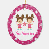 対の女の子のピンクのクリスマスの記念品のギフト セラミックオーナメント (左)