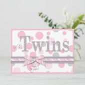 対の女の子のピンクの灰色はベビーシャワーに点を打ちます 招待状 (スタンド正面)