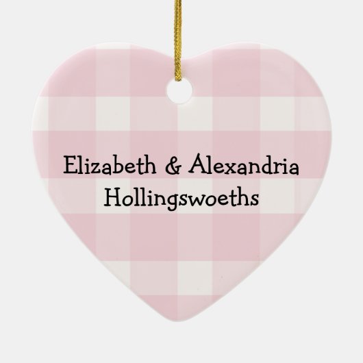 対の女の子の初めてのクリスマスのピンク セラミックオーナメント (裏面)