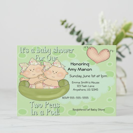 対の女の子ポッドのベビーシャワーの招待状の2個のエンドウ豆 招待状 (スタンド正面)