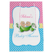 対の男の子および女の子のベビーシャワー ミディアムペーパーバッグ (裏面)