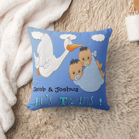 対の男の子-こうのとりの記念品の枕 クッション (ブランケット)