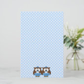 対の男の赤ちゃんのフクロウ 便箋 (スタンド正面)
