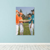 対戦相手が握手する キャンバスプリント (インサイチュ (ウッドフロア))