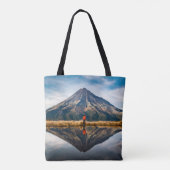 対称のオレンジのドレスを着た登山家  トートバッグ (裏面)