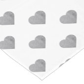 対称の小さなコンクリートグレーハートオン白 ショートテーブルランナー (コーナー)