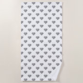 対称の小さなコンクリートグレーハートオン白 ビーチタオル (正面)