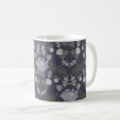 対称的なダークパープルの花柄 コーヒーマグカップ (正面右)