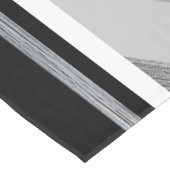 対角の黒とグレーのメタリックなストライプ柄 テーブルクロス (アングル)