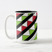 対角線ストライプの緑の黄色い三角形モダン ツートーンマグカップ (左)