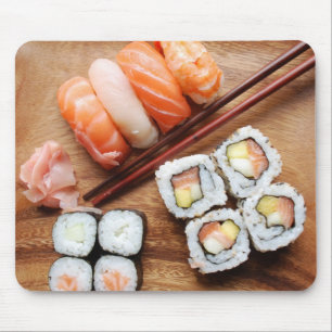 寿司- Japoneseの食糧(木のプレートで) マウスパッド