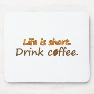 寿命が短い。コーヒーを飲みなさい。コーヒおもしろいーのスローガン マウスパッド