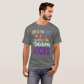 寿命が短すぎて靴下のマッチング時間を無駄にできない Tシャツ (正面フル)