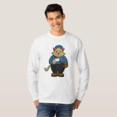 封筒と鞄を持った郵便配達の猫 Tシャツ (正面フル)