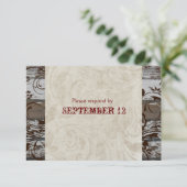 封筒を持つ木および羊皮紙の渦巻ブラウンRSVP 出欠カード (スタンド正面)
