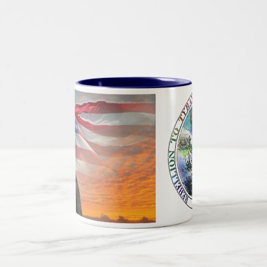 専制君主への反乱は神イーグルマグへの服従 ツートーンマグカップ (中央)