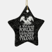 専制政治に対する健康な武装した住民の最も最高のな防衛 セラミックオーナメント (右)