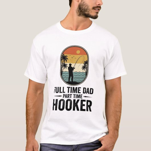 専業主夫 パートタイム釣り師 フィッシングデザイン_1 Tシャツ (正面)