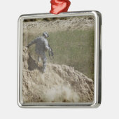 専門家が下がる メタルオーナメント (左)