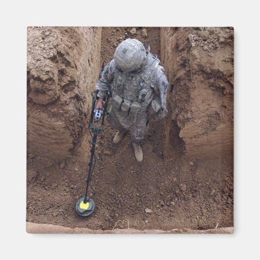 専門家が武器キャッシュを検索する マグネット (正面)