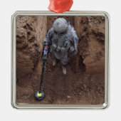 専門家が武器キャッシュを検索する メタルオーナメント (正面)