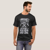 専門家のアドバイスが必要 おもしろ航空機マーシャラー Tシャツ (正面フル)