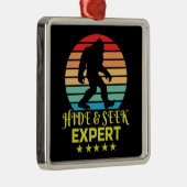 専門家のビッグフットを隠して探おもしろいす メタルオーナメント (右)