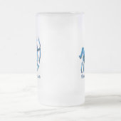 射手座のプロフィールによって曇らされるビールのジョッキ フロストグラスビールジョッキ (中央)