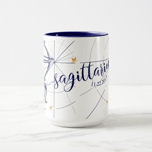 射手座の(占星術の)十二宮図の濃紺及び金ゴールドの誕生のマグ マグカップ (中央)