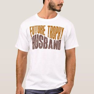 将来のトロフィー夫 面白い男性へのギフト Tシャツ