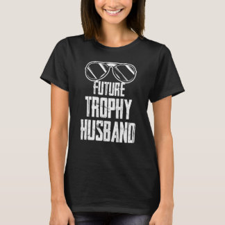 将来のトロフィー婚約者 結婚する人 夫になる人 独身 Tシャツ