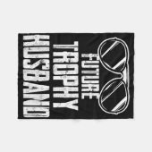 将来のトロフィー婚約者 結婚する人 夫 男性 フリースブランケット (正面(横))