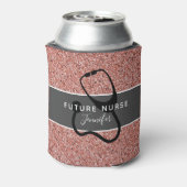将来のナース医用聴診器ピンクグリッター名 缶クーラー (缶裏面)